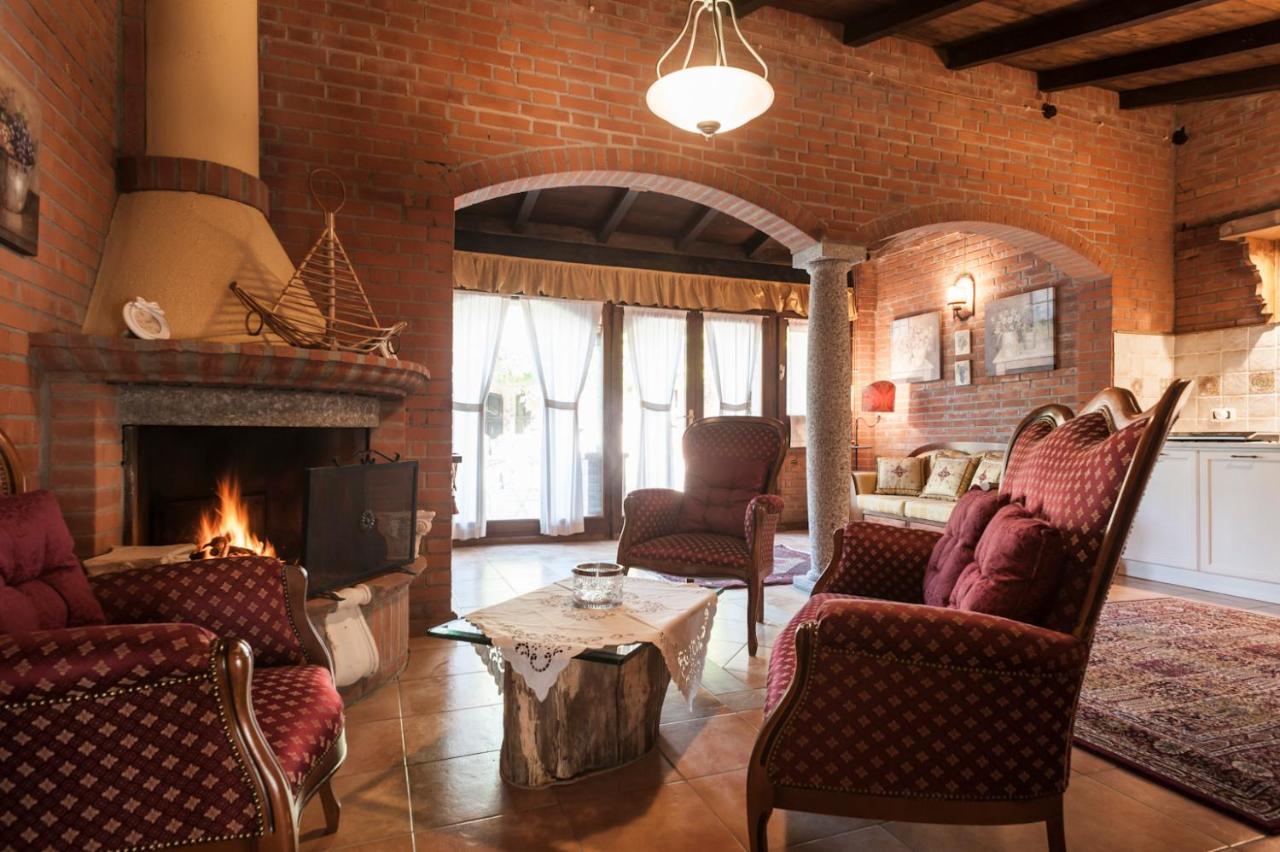 Podere Sant'Angelo Aparthotel Vernasca Bagian luar foto